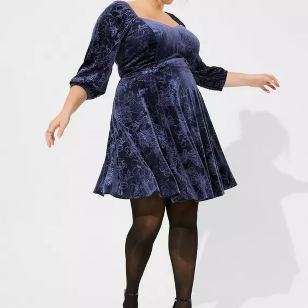 Torrid Blue Velvet Sweetheart Peplum Dress – Long Sleeve Pockets Size 18 - Picture 2 of 4